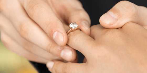 Jakie czynniki wpływają na cenę pierścionka zaręczynowego?
