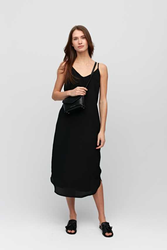 Czarna prosta sukienka - klasyka stylu i elegancji | Sklep internetowy