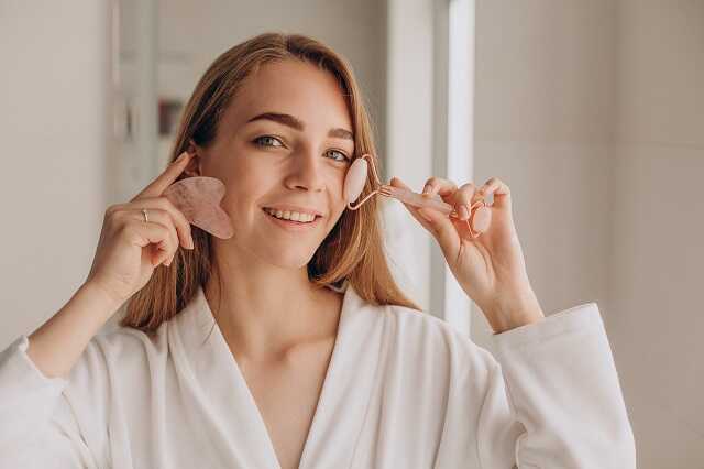 Efekty masażu twarzy rollerem - jak poprawić kondycję skóry