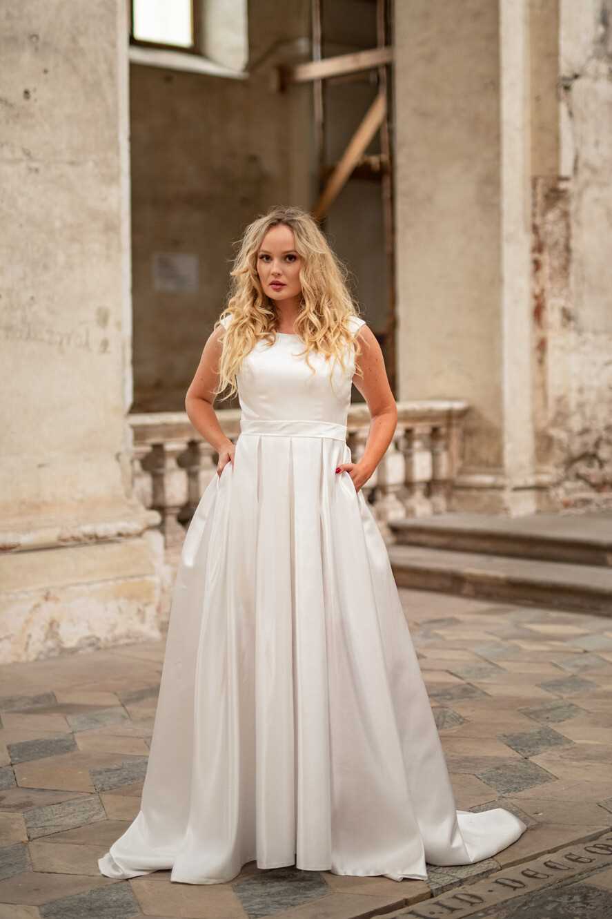 Gładkie suknie ślubne - idealny wybór na Twoje wesele