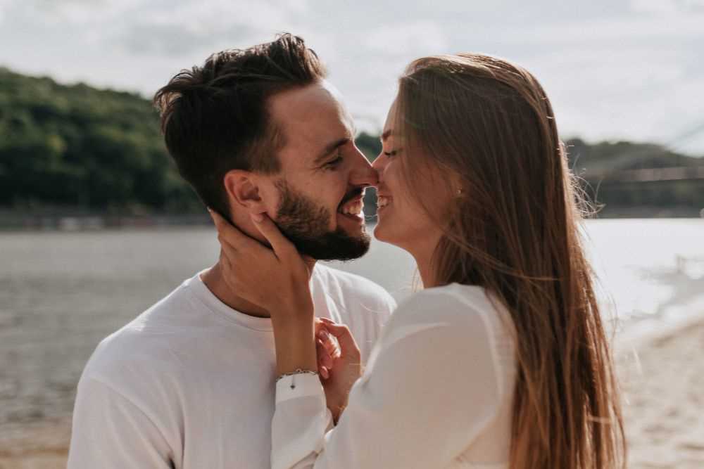 Jak całować się z językiem - poradnik krok po kroku | Jak całować się z językiem - porady dla par
