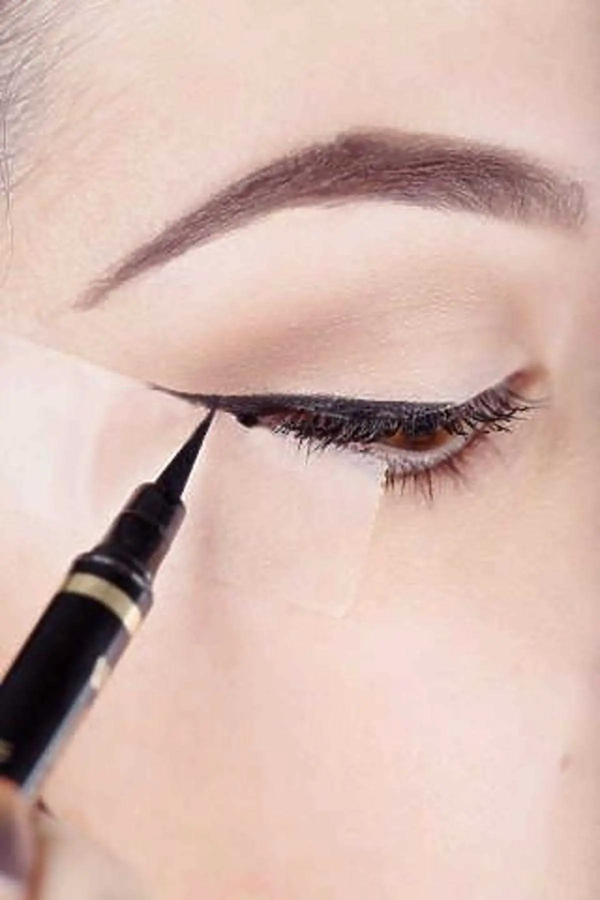 Kreski eyelinerem wzory - jak je zrobić porady i inspiracje | Nazwa strony