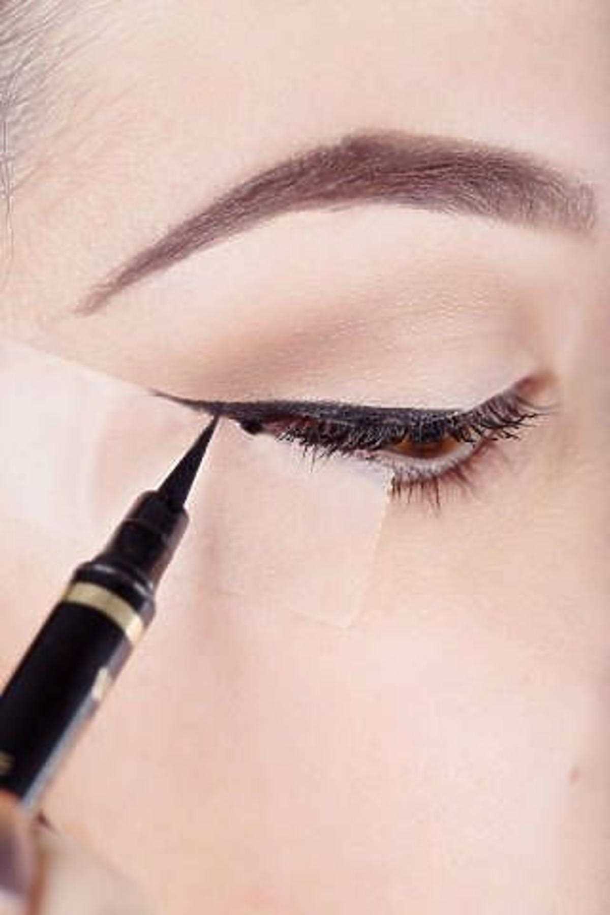 Kreski eyelinerem wzory - jak je zrobić porady i inspiracje