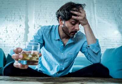 Objawy alkoholizmu na twarzy u mężczyzn