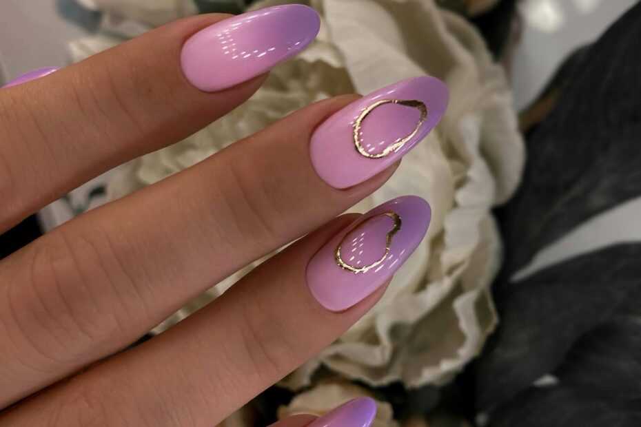 Różowe paznokcie z czarnym - trendy i inspiracje | Nazwa Strony
