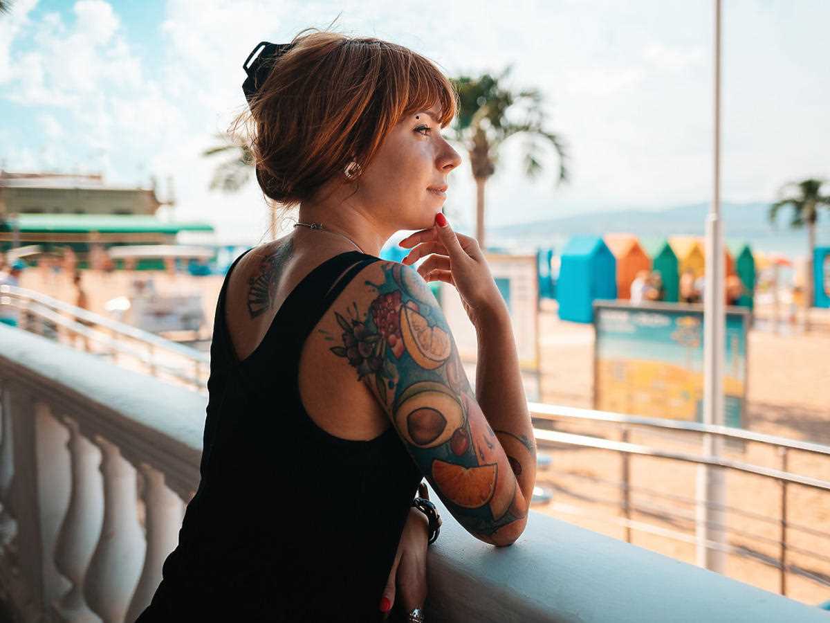 Tatuaż na kręgosłupie - inspirujące wzory i porady dla miłośników tatuaży | Nazwa Strony