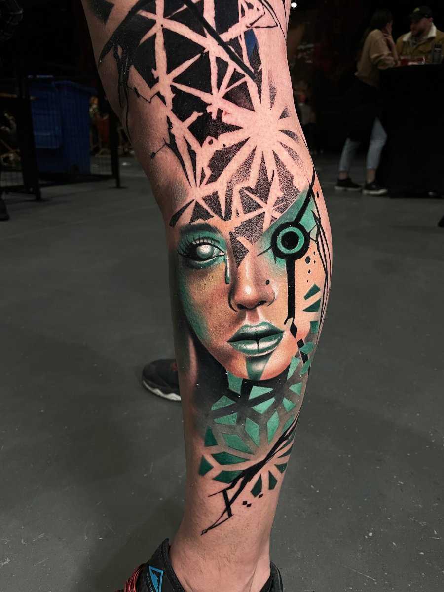 Tatuaż na łydce damski - wzory i inspiracje | Strona o tatuażach