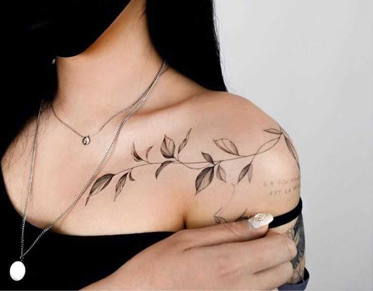 Tatuaż na łydce damski - wzory i inspiracje
