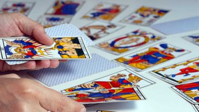 Wróżenie z kart tarota - jak zacząć i interpretować karty tarota | Poradnik tarotowy