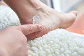 Domowe sposoby na suche pięty - poradnik dla zdrowej skóry stóp