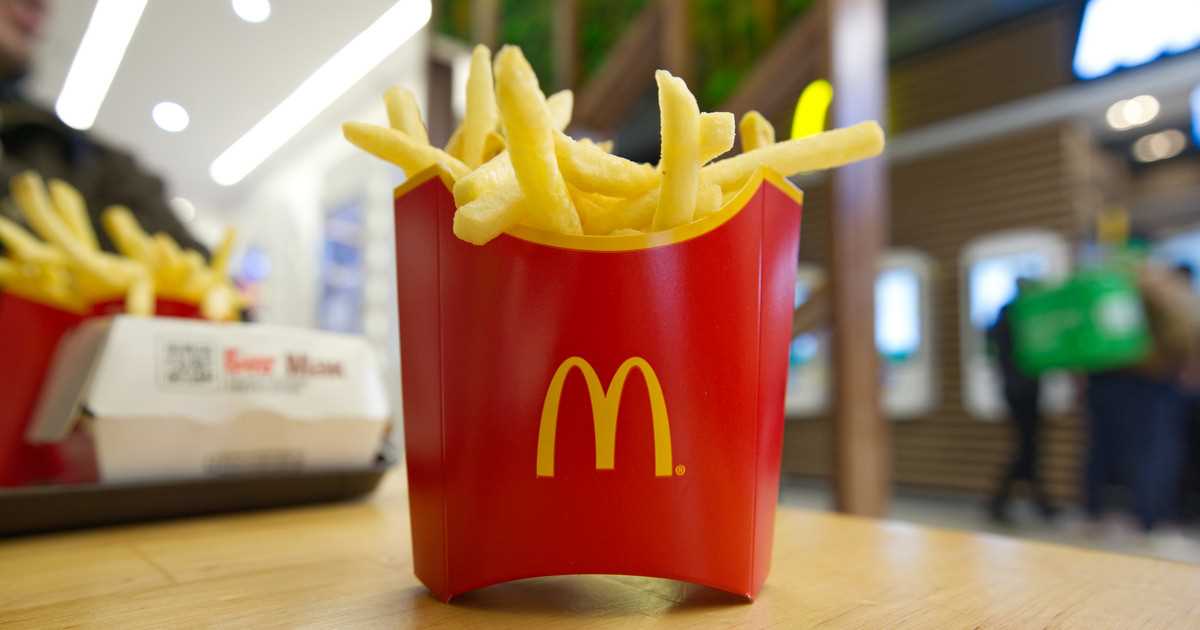 Ile kosztują średnie frytki w McDonaldzie?