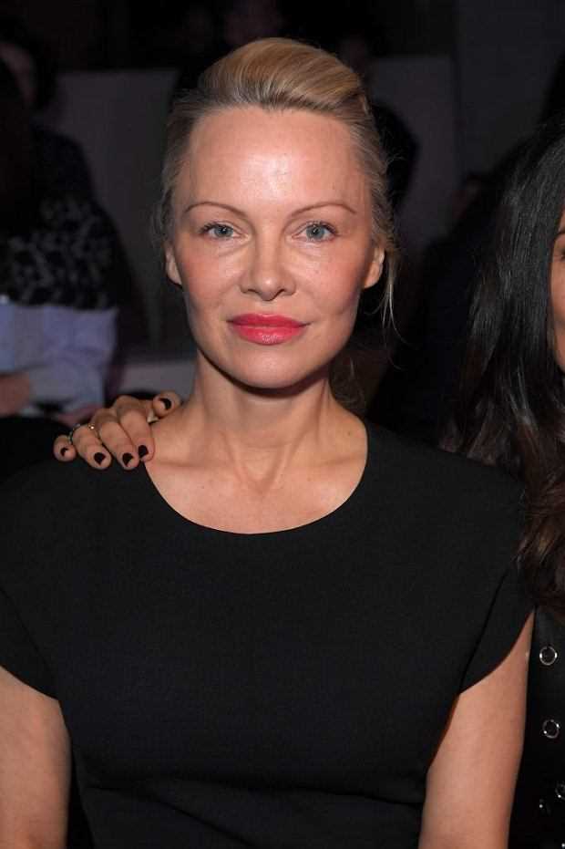 Ile lat ma Pamela Anderson Dowiedz się więcej o wieku słynnej aktorki
