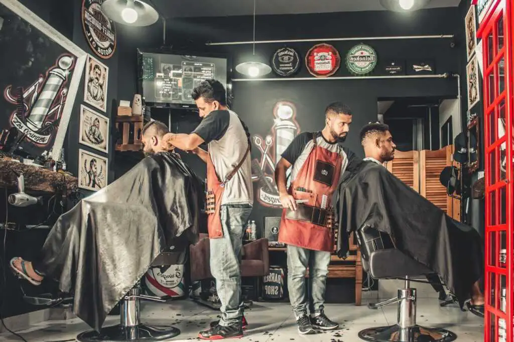 Płace fryzjerów w dużych miastach