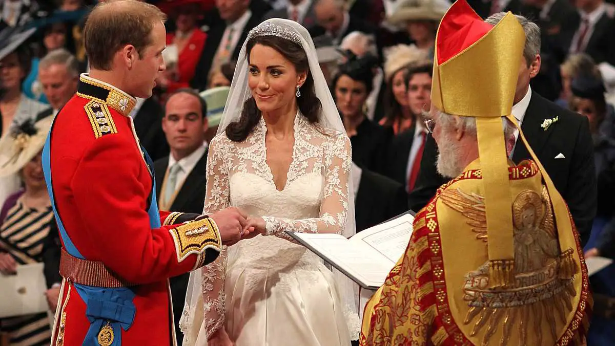 Suknia ślubna Kate Middleton - modowy hit