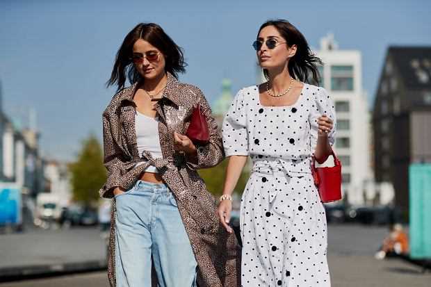 Jak się ubierać Porady i trendy w modzie - najlepsze porady i trendy w modzie dla Ciebie 1 4. Dopasuj buty i akcesoria