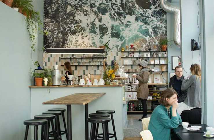 Najlepsze przytulne kawiarnie w Warszawie - odkryj urok miasta | Blog o podróżach