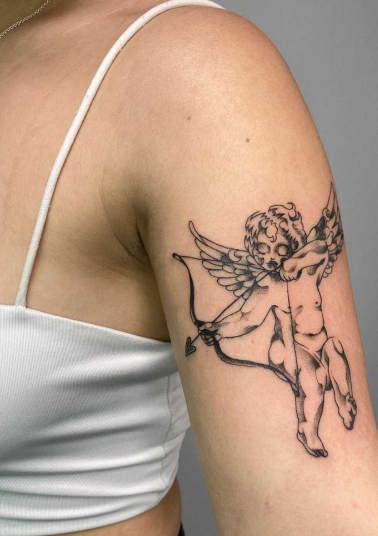 Tatuaż aniołek dziecko – symbol ochrony i niewinności