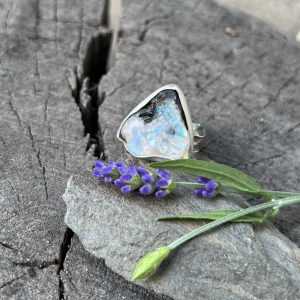 Znaczenie kamienia księżycowego - wszystko, co musisz wiedzieć | NazwaStrony.pl 2 Kamień księżycowy - niezwykłe właściwości