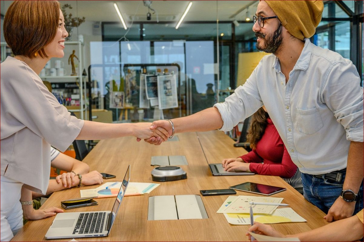 Jak naprawić relacje - 7 skutecznych kroków by odbudować więzi w związku, pracy i rodzinie