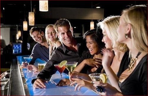 Jak poderwać dziewczynę - 10 dyskretnych technik od mistrza uwodzenia