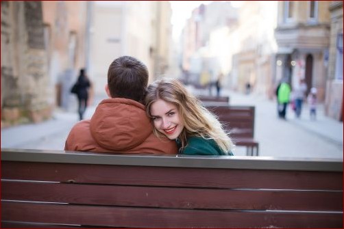 Jak poznać kobietę po 30? Skuteczne sposoby na nawiązanie relacji () Jak poznać kobietę po 30? Skuteczne sposoby na nawiązanie relacji